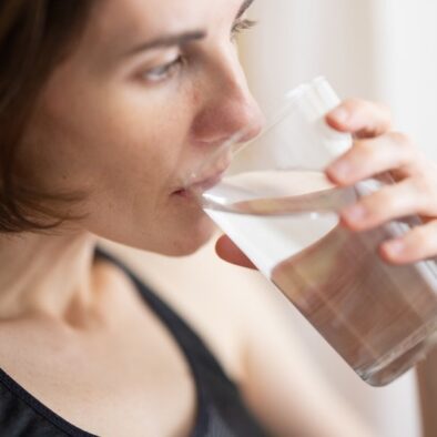Idratazione e salute orale: perché bere acqua fa bene ai nostri denti.
